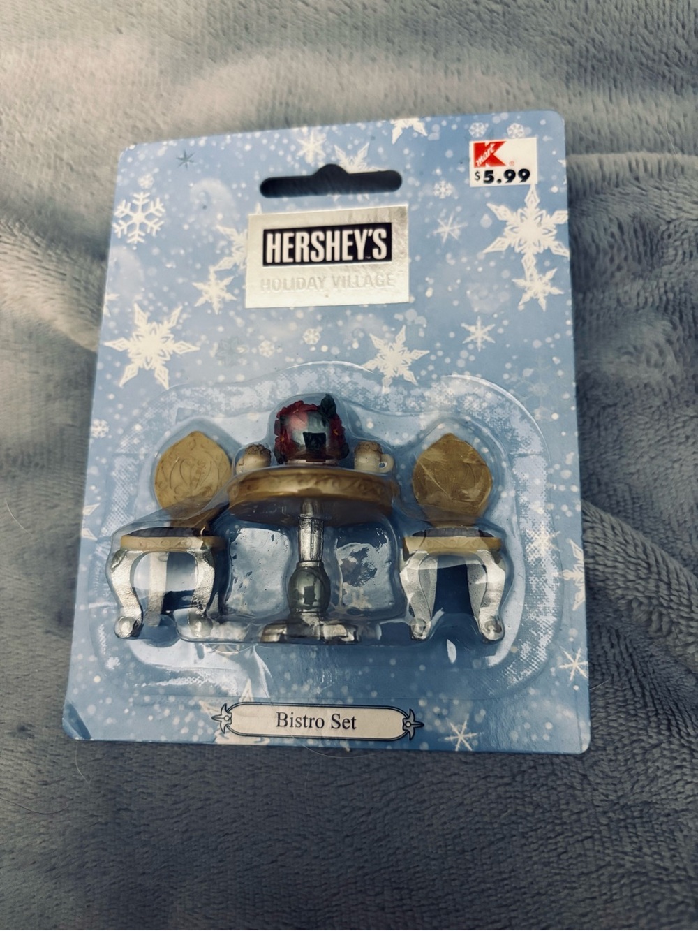 HERSHEY'S Holiday Village Bistro Set - 2001